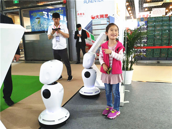 1556263915300827.jpg 亲切互动1.jpg