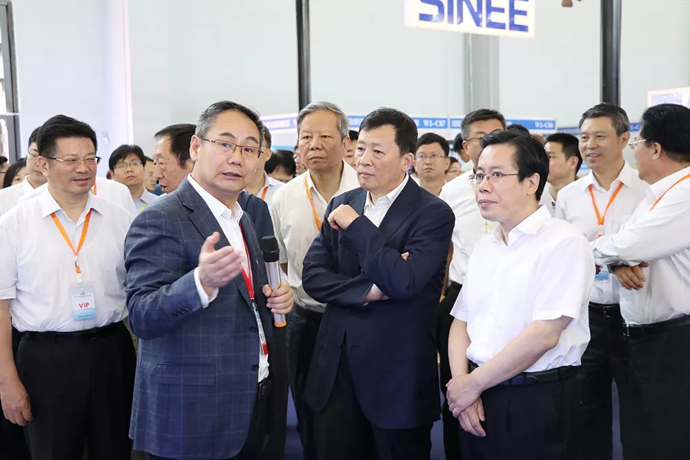 (图)辽宁省副省长-崔枫林 沈阳市市长-姜有为 莅临参观 (图)辽宁省副省长-崔枫林 沈阳市市长-姜有为 莅临参观