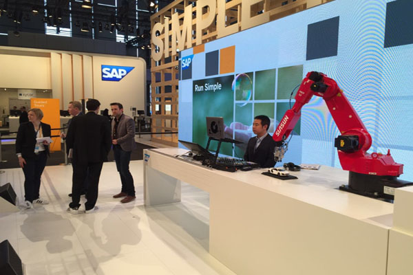 sunbet官网机械人公司与德国SAP公司结合参展CeBIT 2015，获中德副总理高度评价